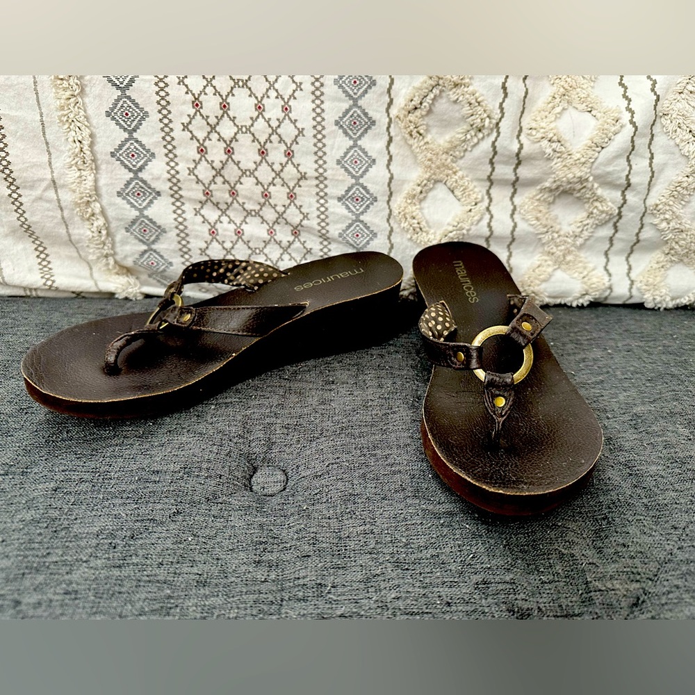 Maurice’s flip flops